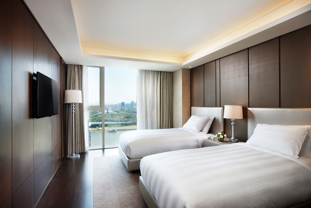 JUNIOR SUITE, FAMILY, TWIN BEDS