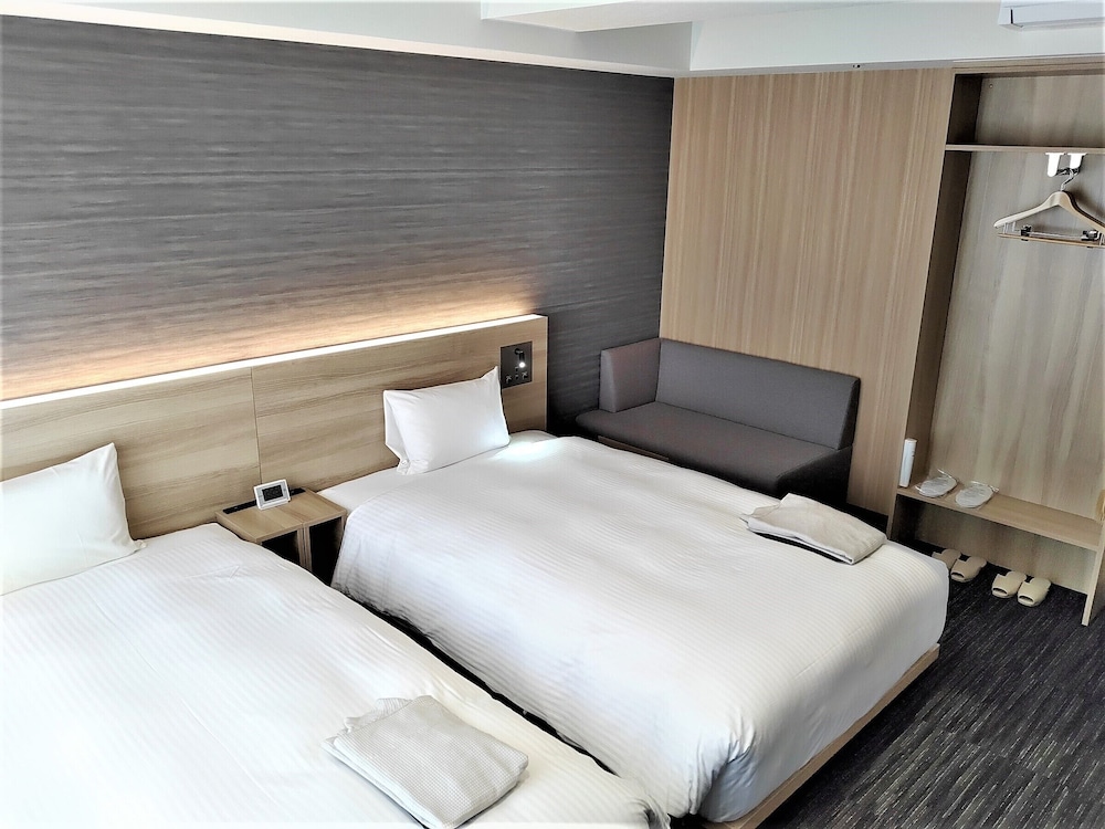 Moderate, Twin Beds
