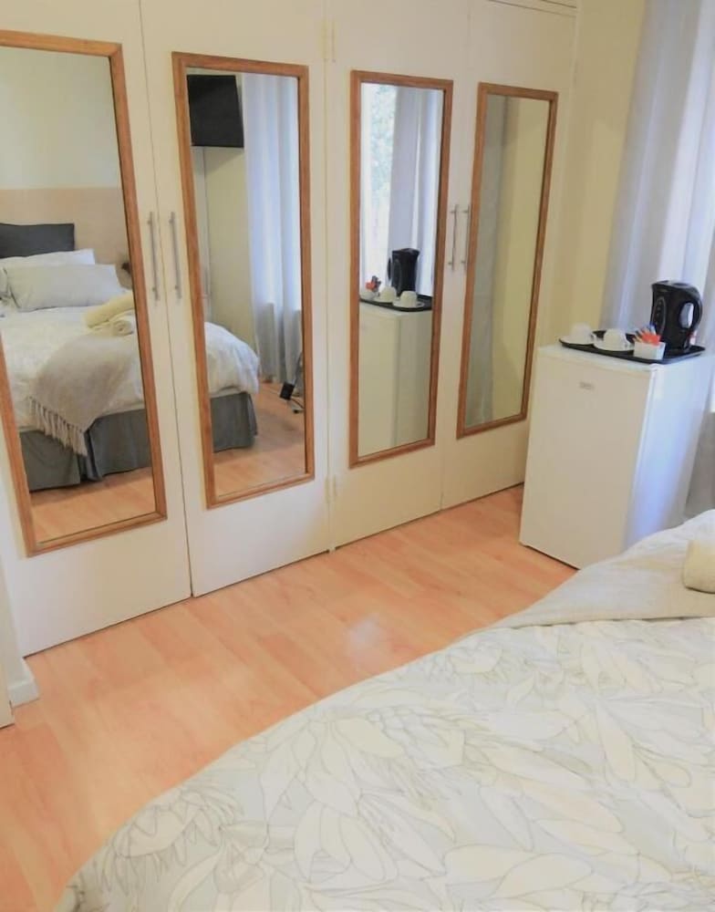 Pta East Guest Rooms 14/46