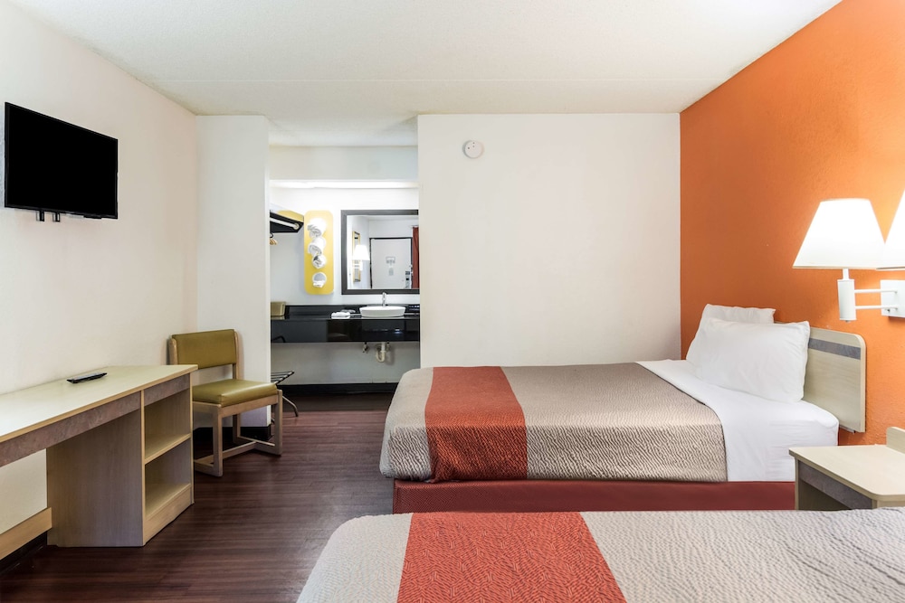 Motel6 Ashland, VA 23/52