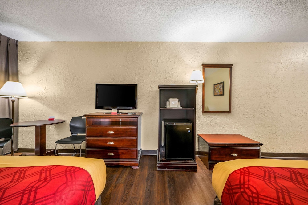 Econo Lodge Corinth 18/22