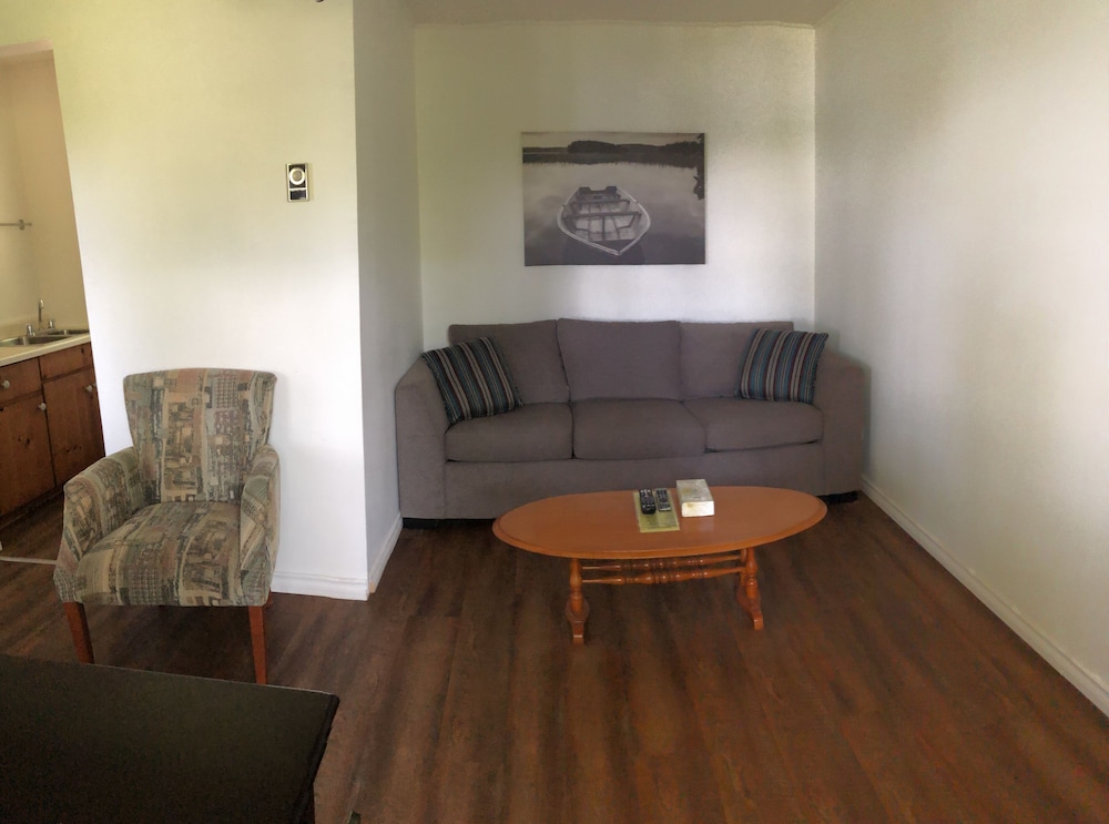 Tally-Ho Inn 23/50