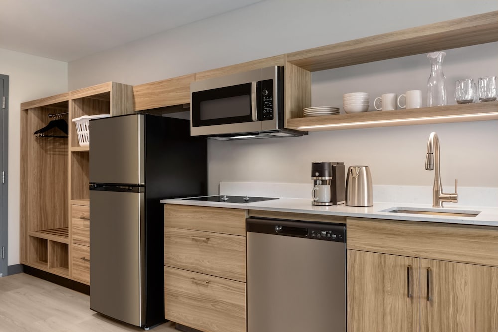 Hyatt Studios Chesapeake 20/44