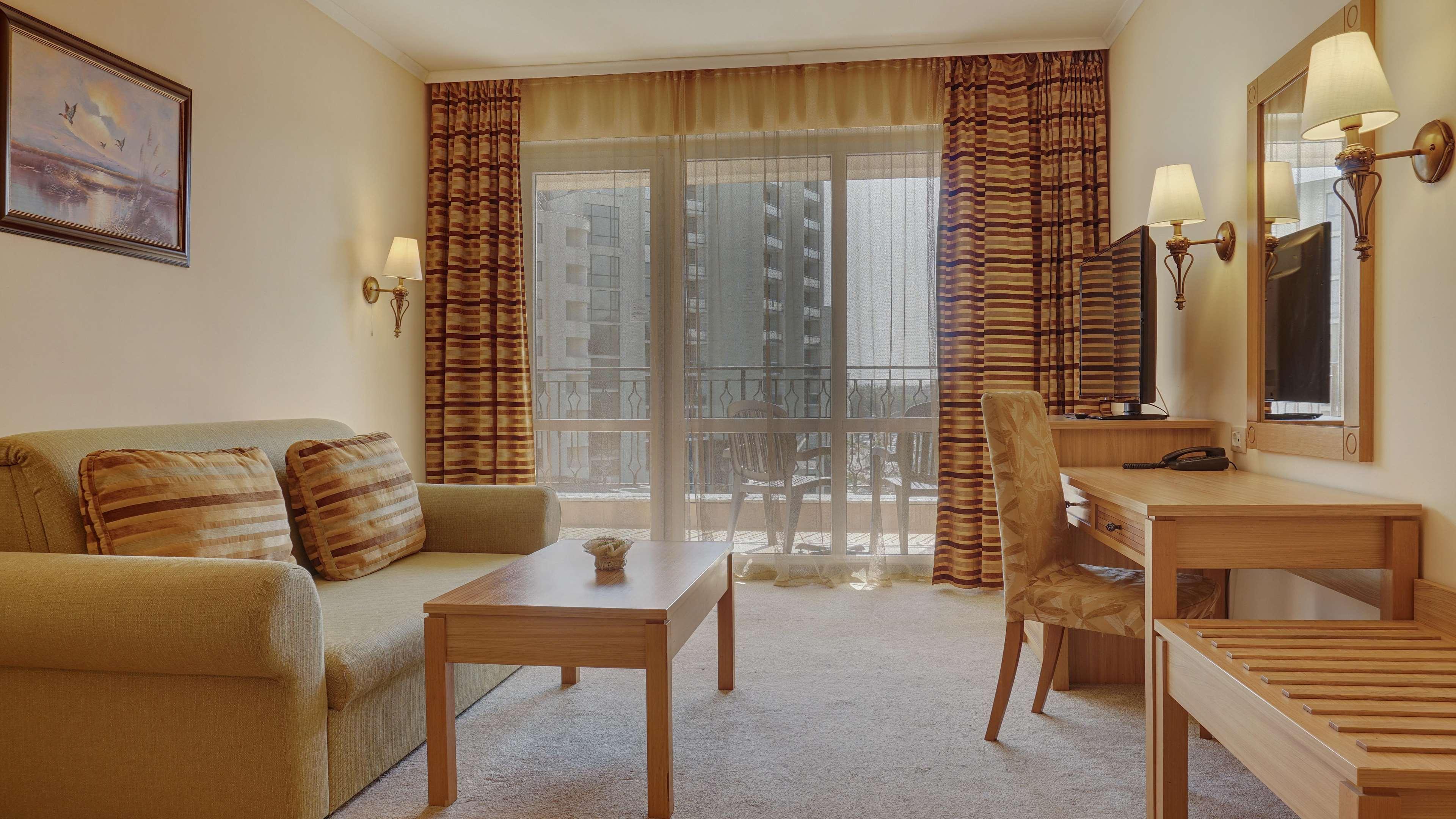 DIT Majestic Beach Resort 48/84