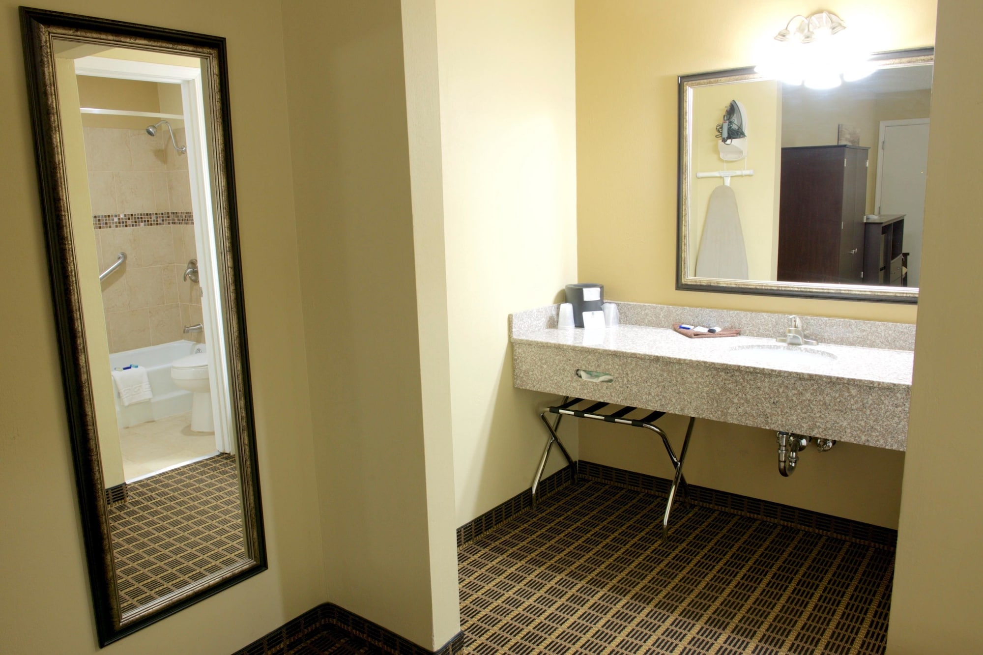 غرفة قياسية بسريرين كوين لذوي الإعاقة، Best Western Green Tree Inn 7/7