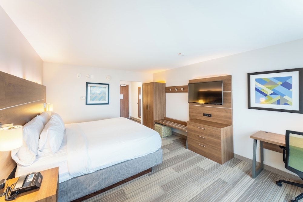 Suite, King Bed, Extra Floor Space