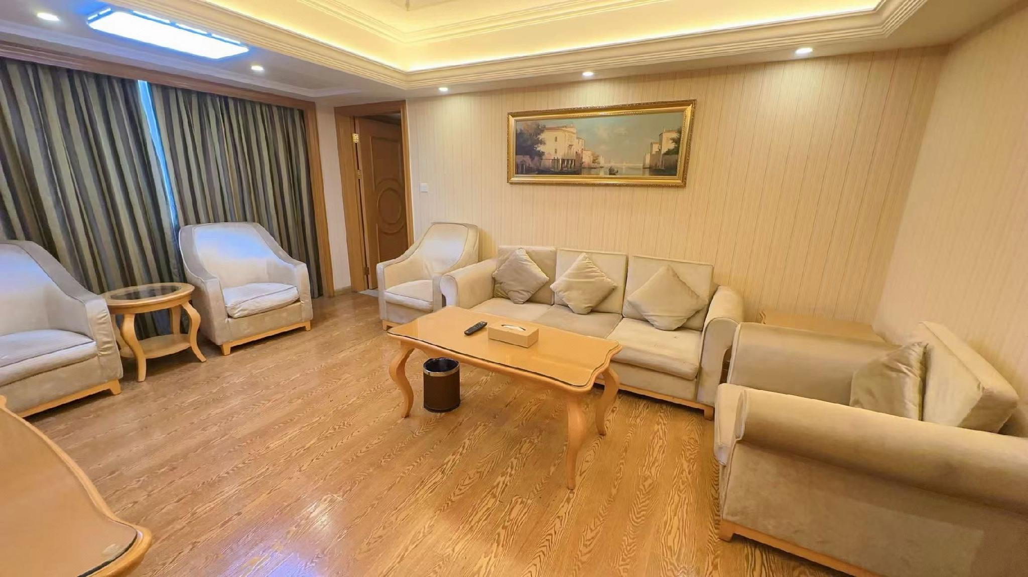 Vienna International Hotel (Shenzhen Fuyong Convention and Exhibition Center) 29/36