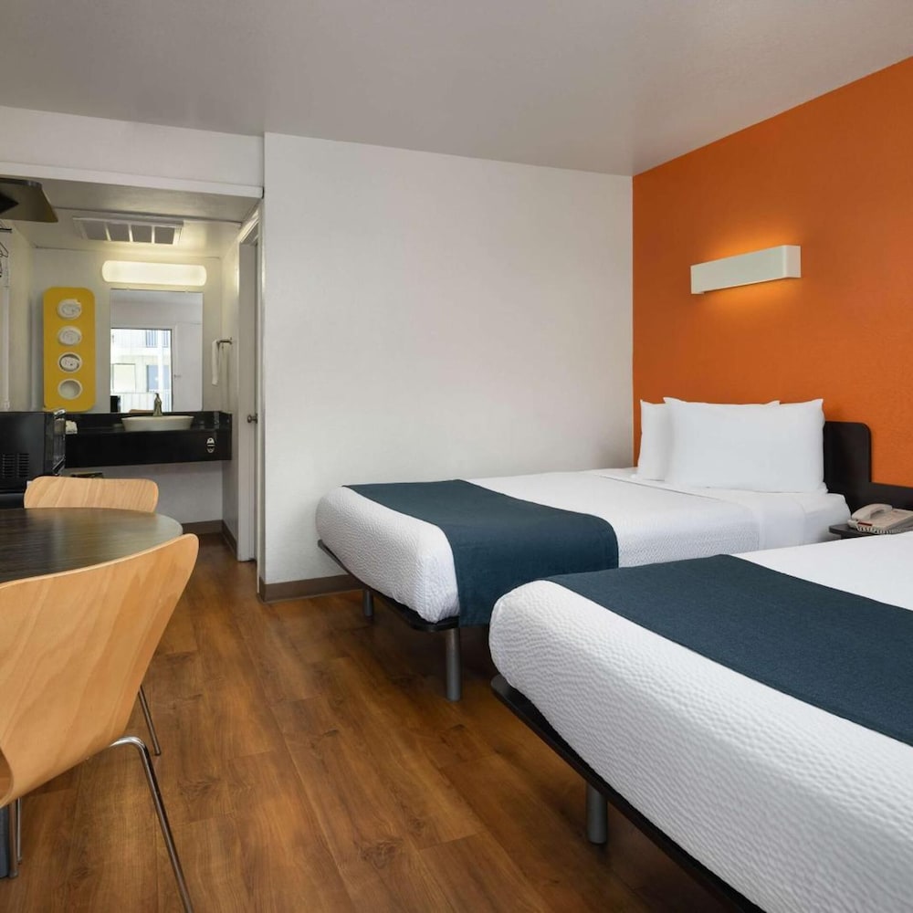 Motel6 Carpinteria, CA - Santa Barbara - North 28/59