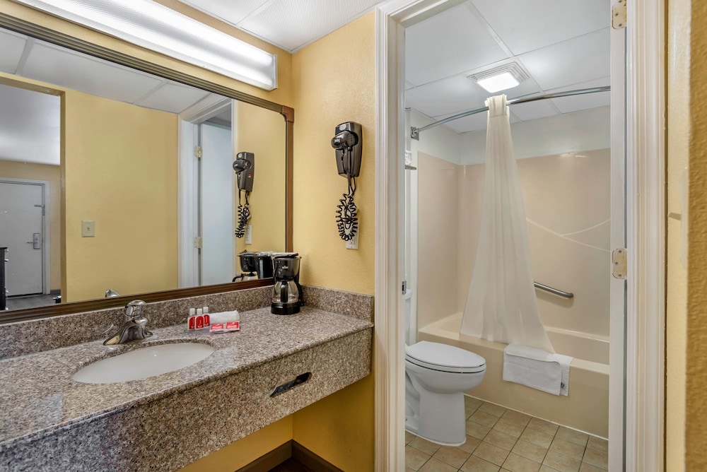 Econo Lodge Easton 55/61