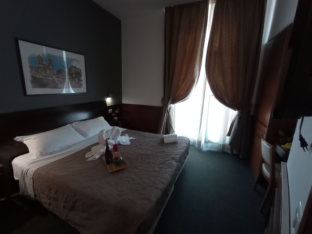 Romalive Hotel 7/41