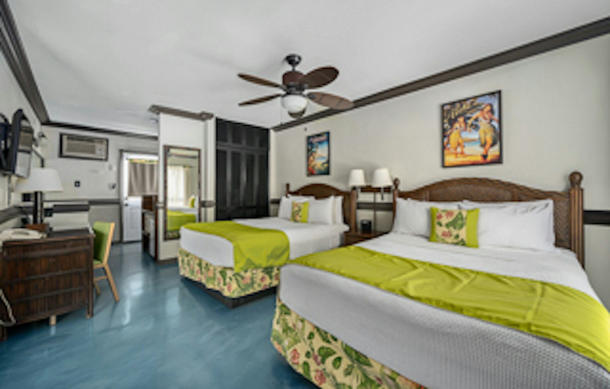 Suite, 2 Queen Beds, Parlor