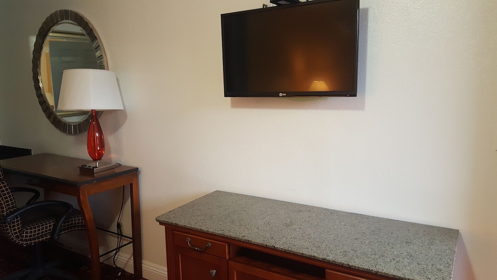 Flamingo Inn Long Beach 40/56