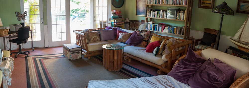 Beach Place Guesthouses 53/74