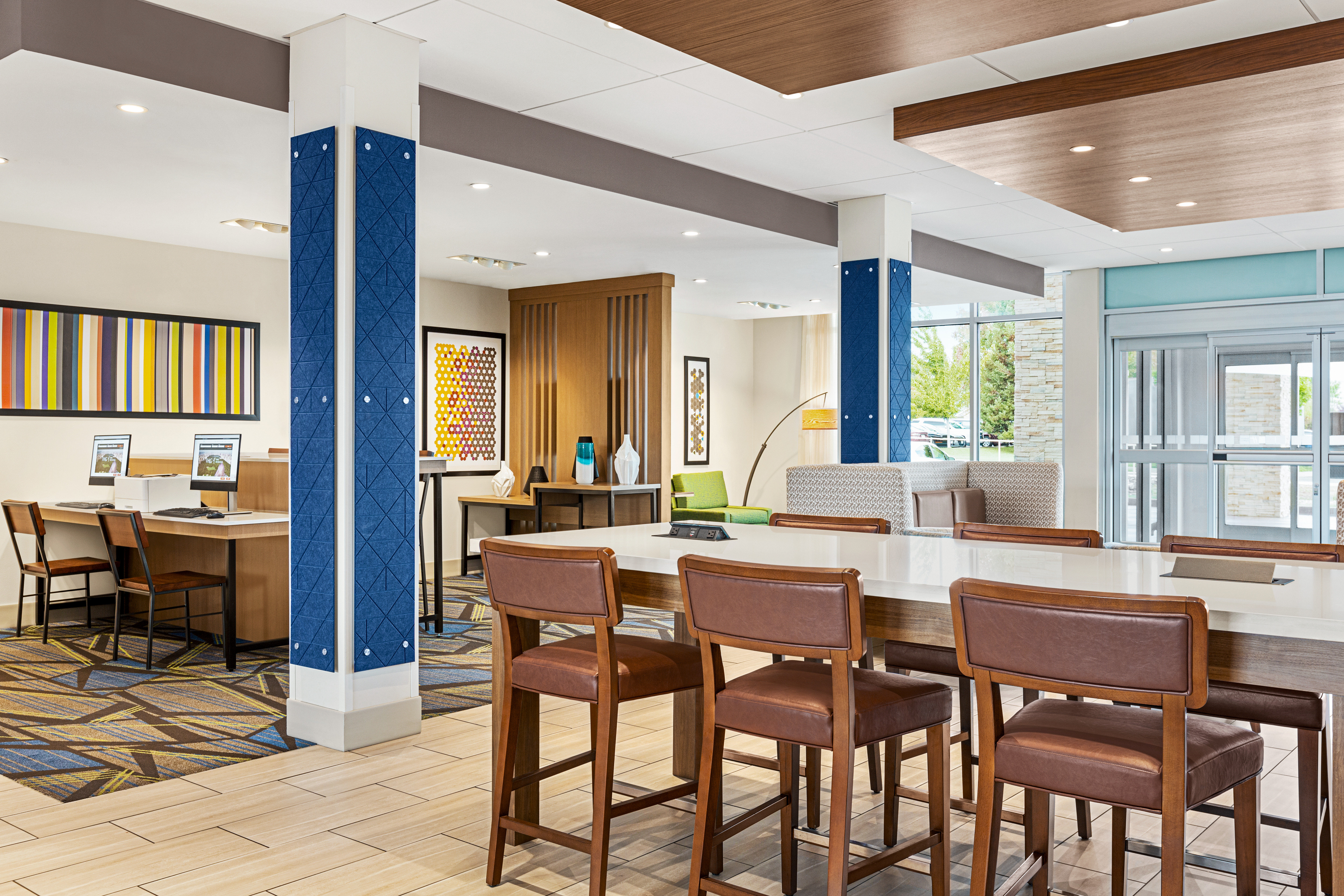 Holiday Inn Express & Suites - Ukiah 50/80