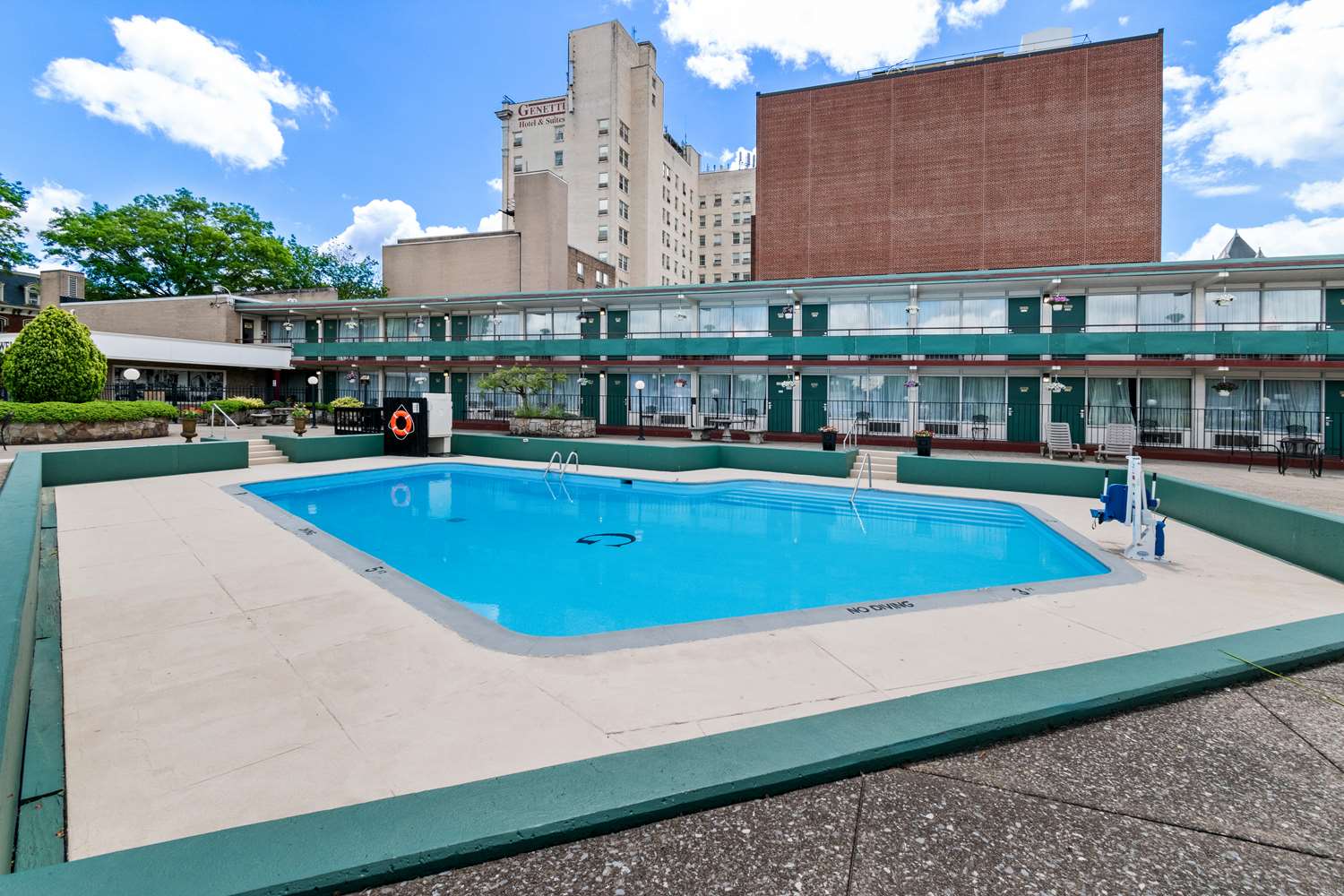 Genetti Hotel SureStay Collection By Best Western 44/44