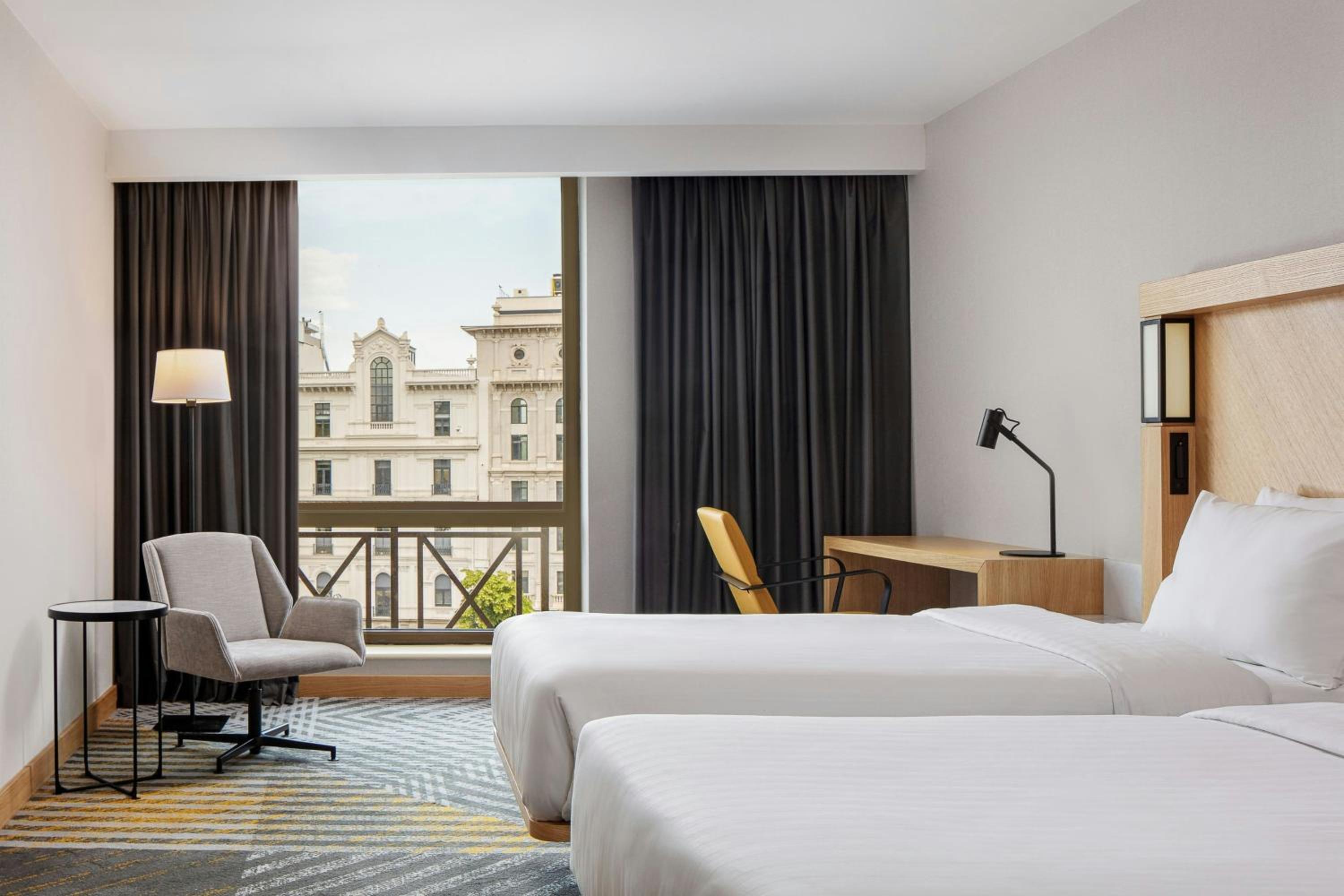 Superior Twin Room: