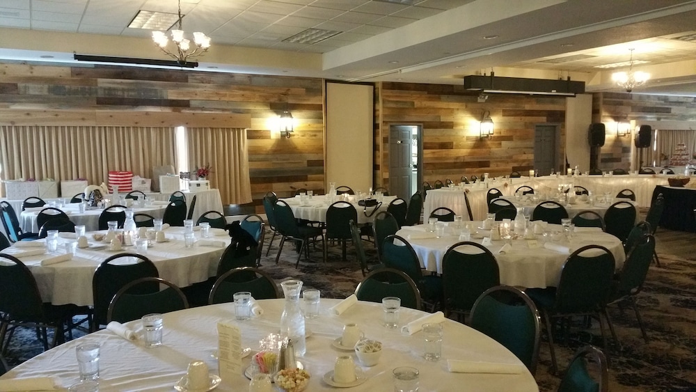 Flat Creek Inn And Suites 25/34