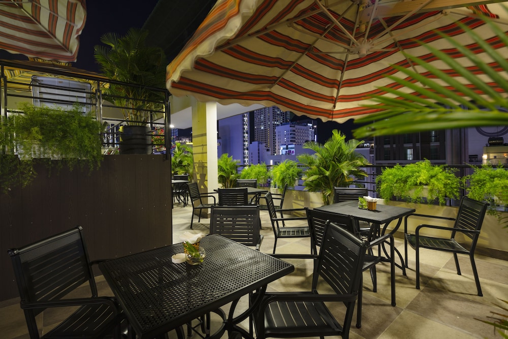 Maple Leaf Hotel & Apartment 58/75