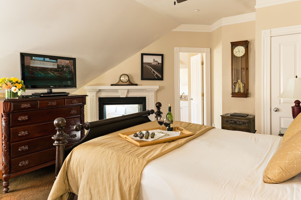 Crowne Pointe Historic Inn Spa 14/75