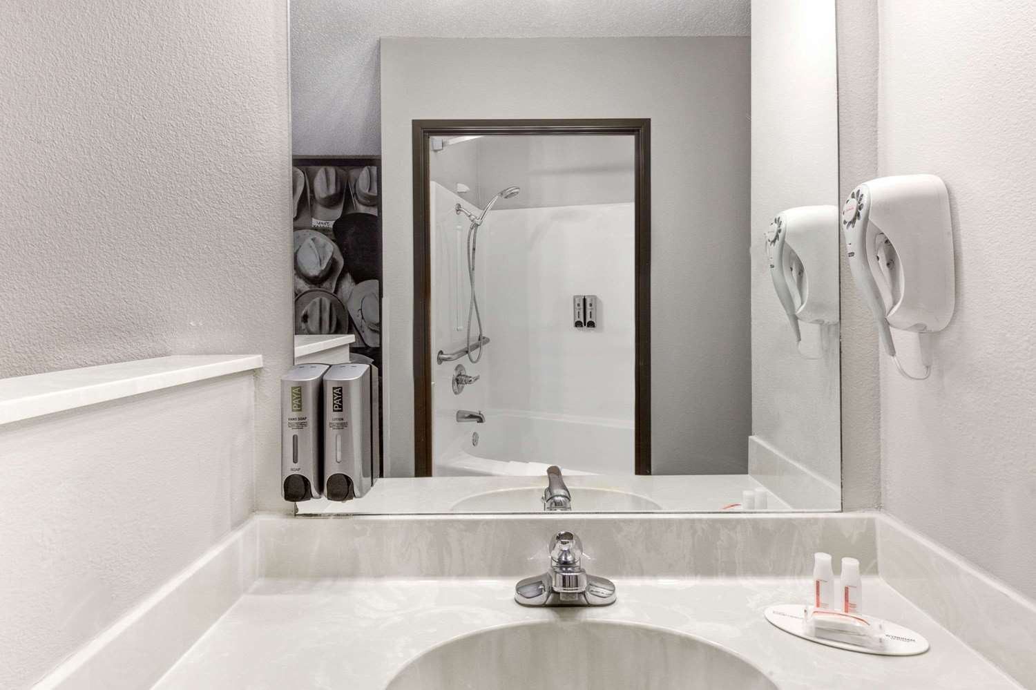 Super 8 By Wyndham Victoria/North/Mall Area 35/35