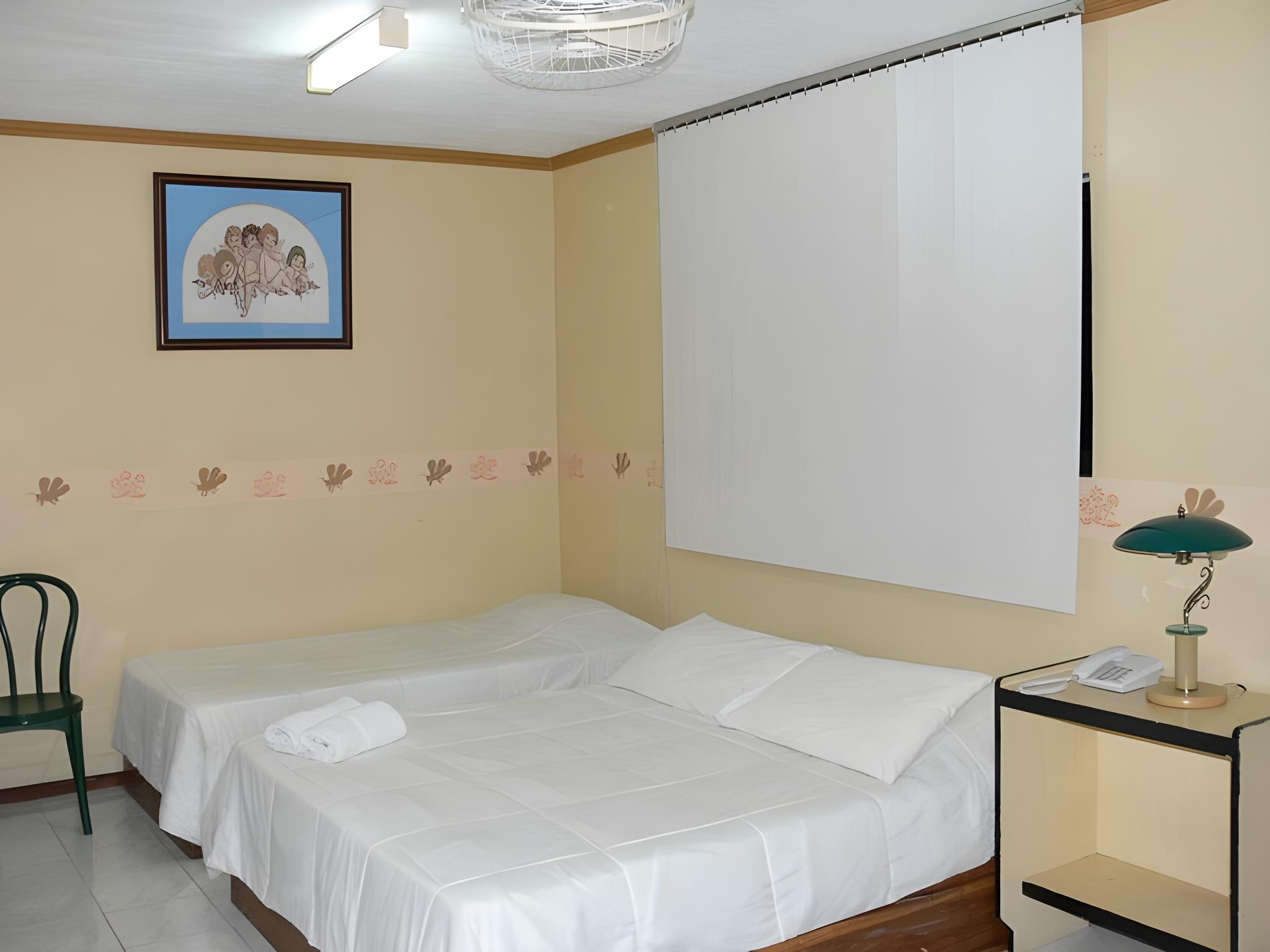 Plaza Maria Luisa Suites Inn 15/38