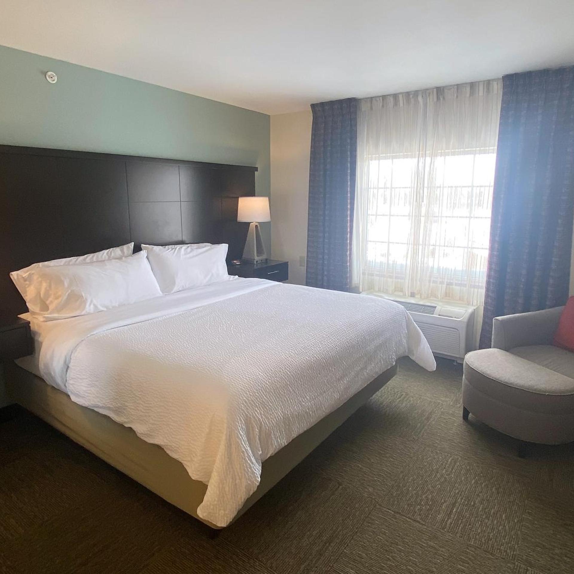 جناح ديلوكس بسرير كوين بغرفة نوم واحدة، Staybridge Suites Great Falls 3/6