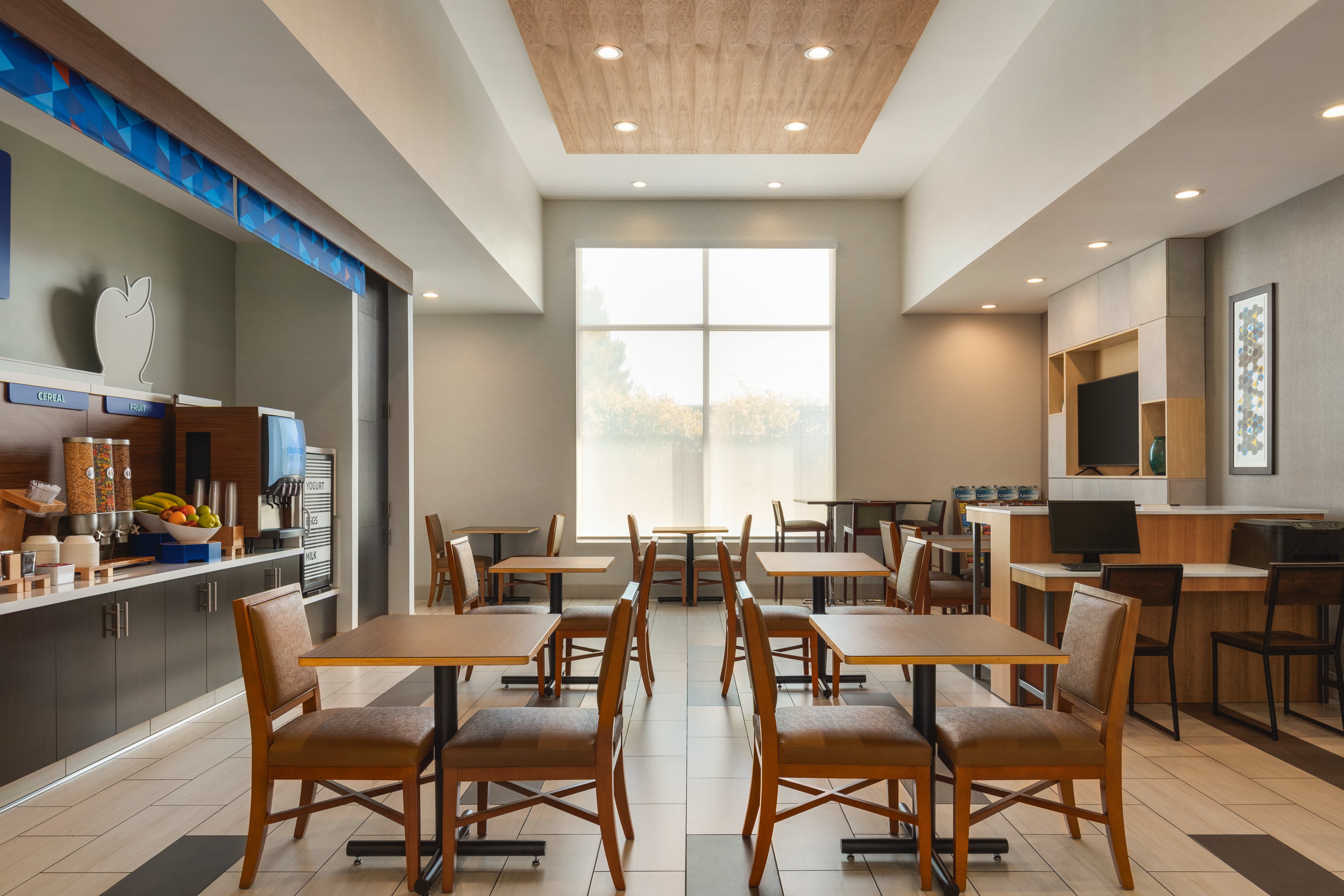 Holiday Inn Express West Sacramento 29/39