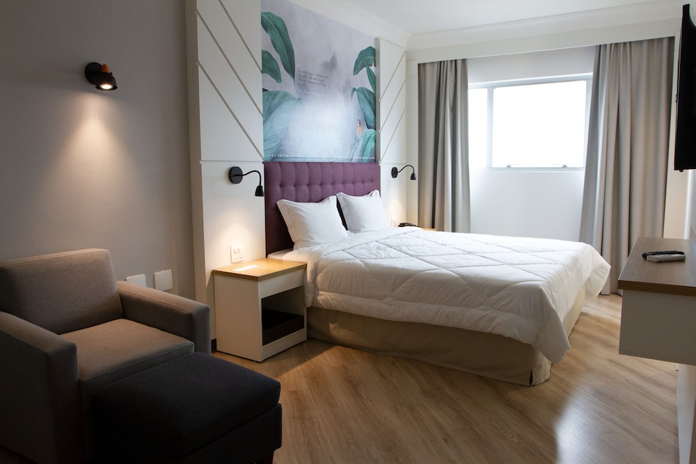 Bristol International Airport Hotel 17/50