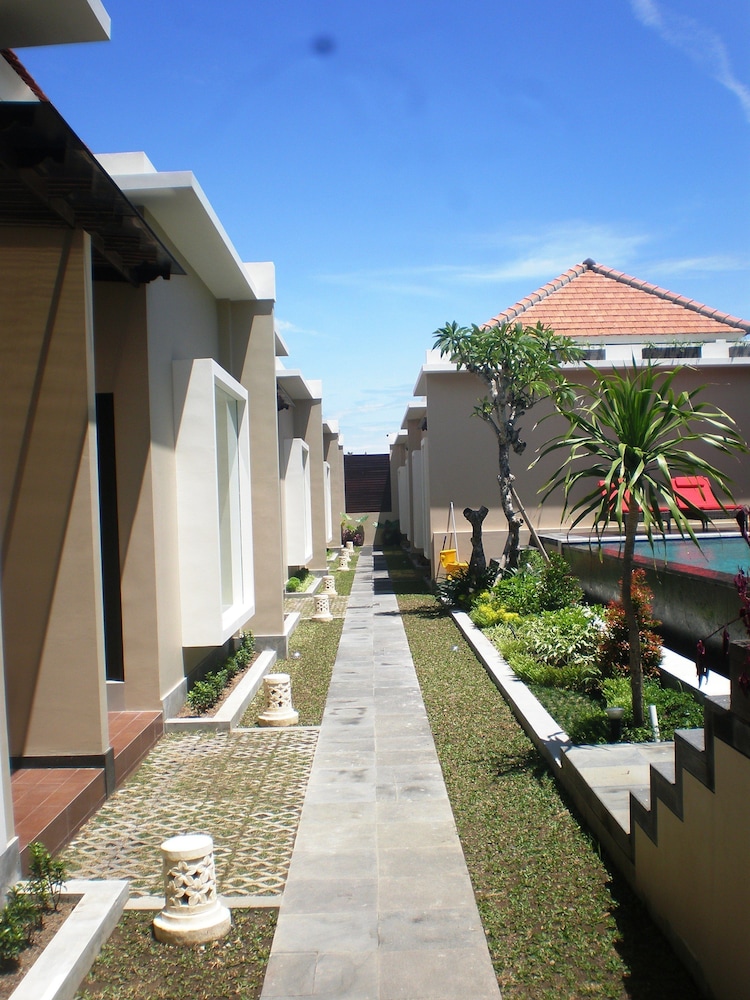 Svarna Suite Seminyak 7/62