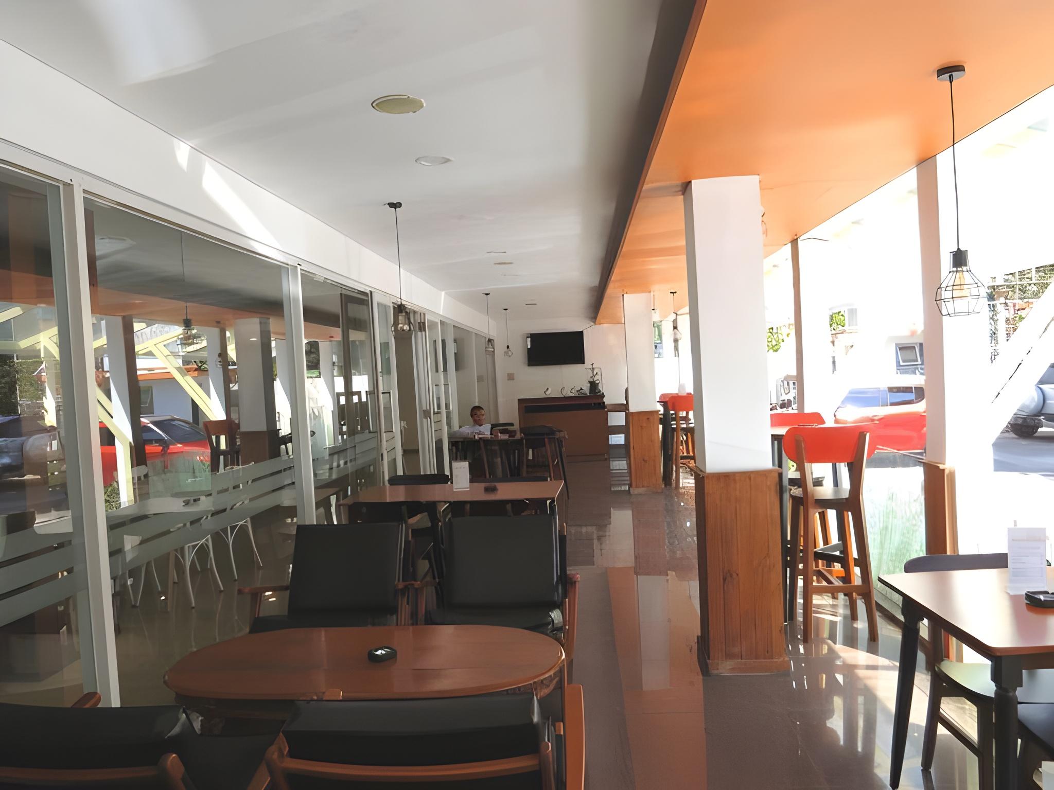 Anggrek Gandasari Hotel 20/34