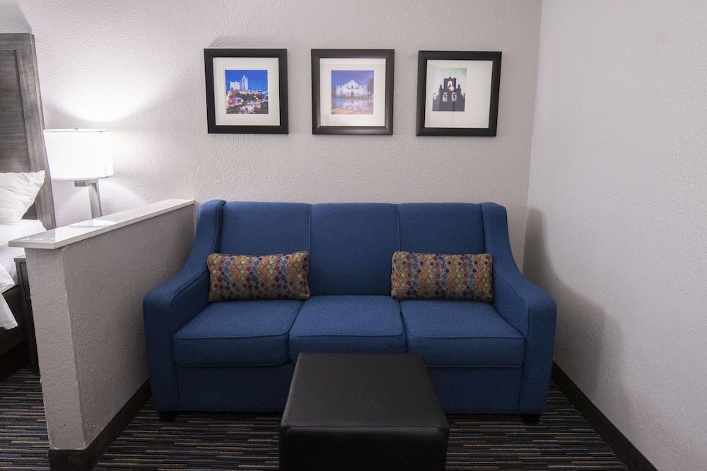 Comfort Inn And Suites Near Medical Center 34/56