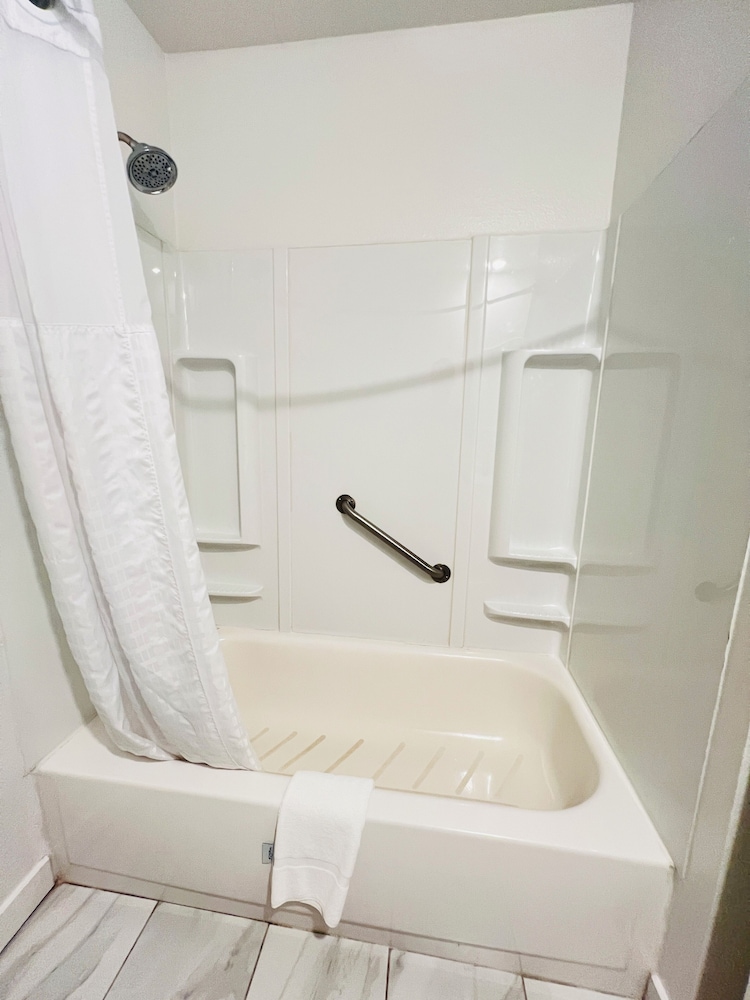 Travelodge by Wyndham Canyonville 43/45
