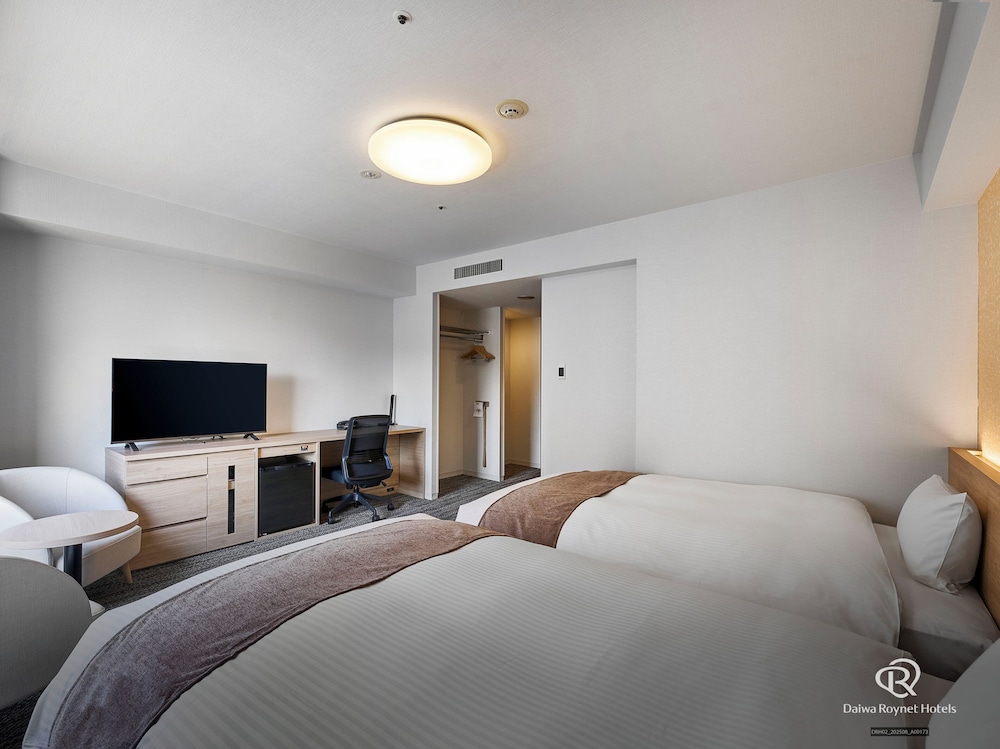 ROOM, TWIN BEDS, CORNER, SMOKING