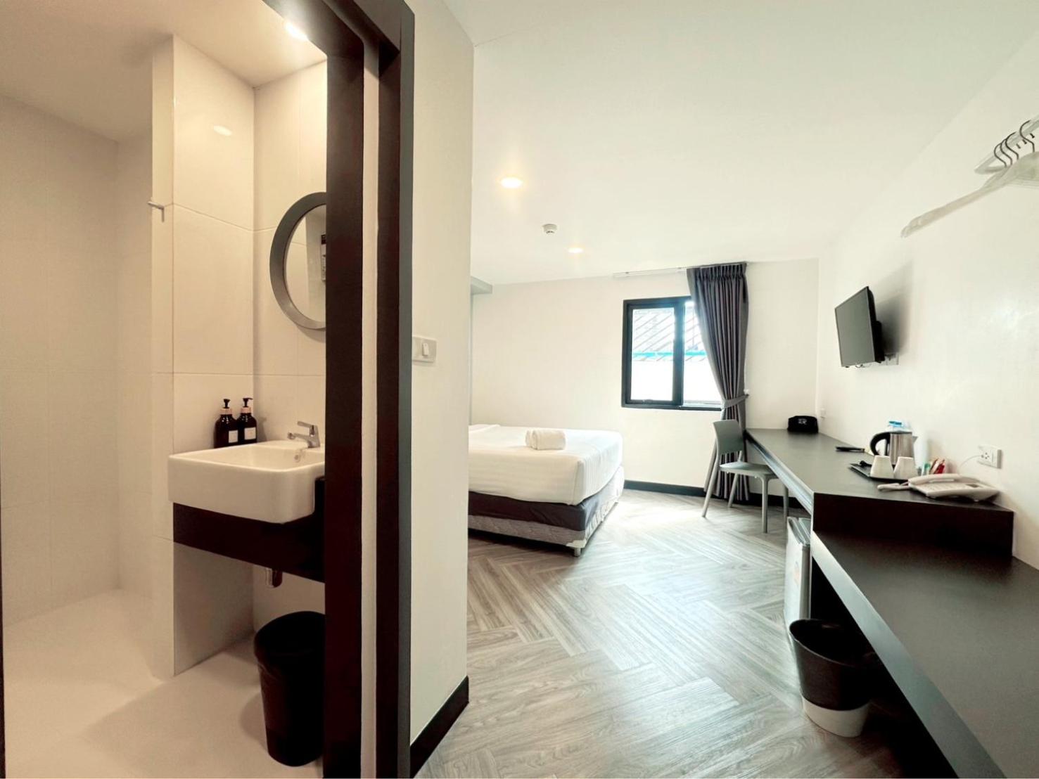 14 Sathorn Hotel 42/42