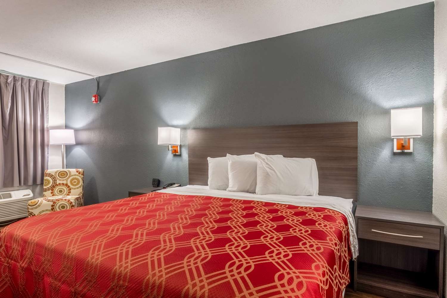 غرفة بسرير كينج، Econo Lodge East Ridge 2/4