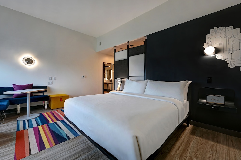 Aloft, King Bed