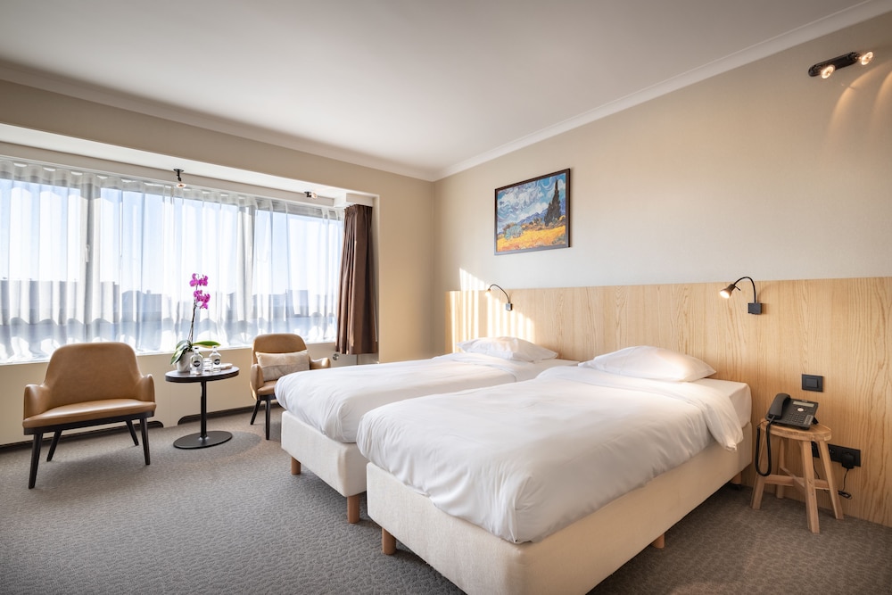 Hotel Carlton 13/53