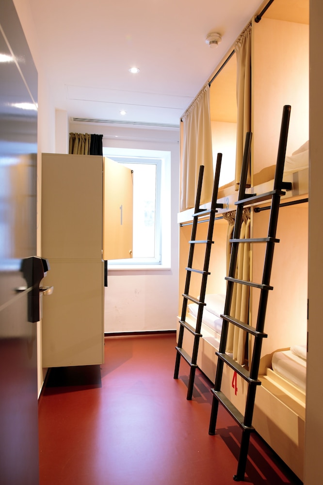 Maverick City Lodge Hostel 40/60