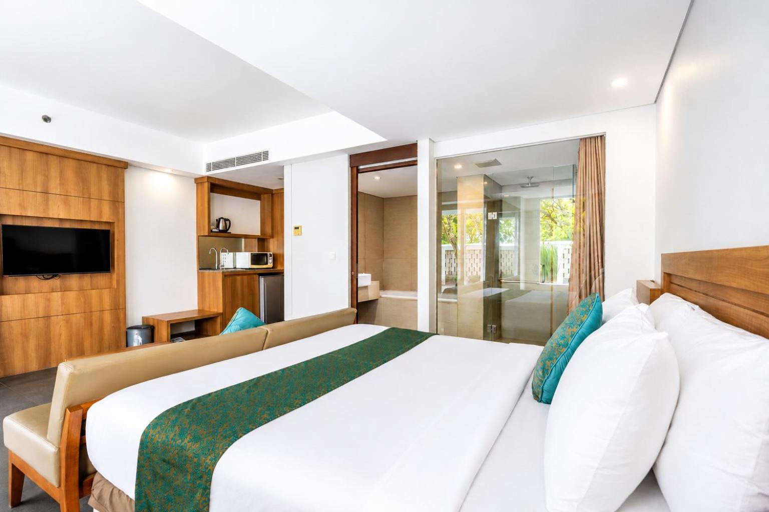 Junior Suite, Pool Access، Paragon Hotel Seminyak 2/8