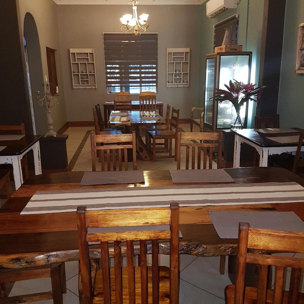 Stoep Cafe 37/50
