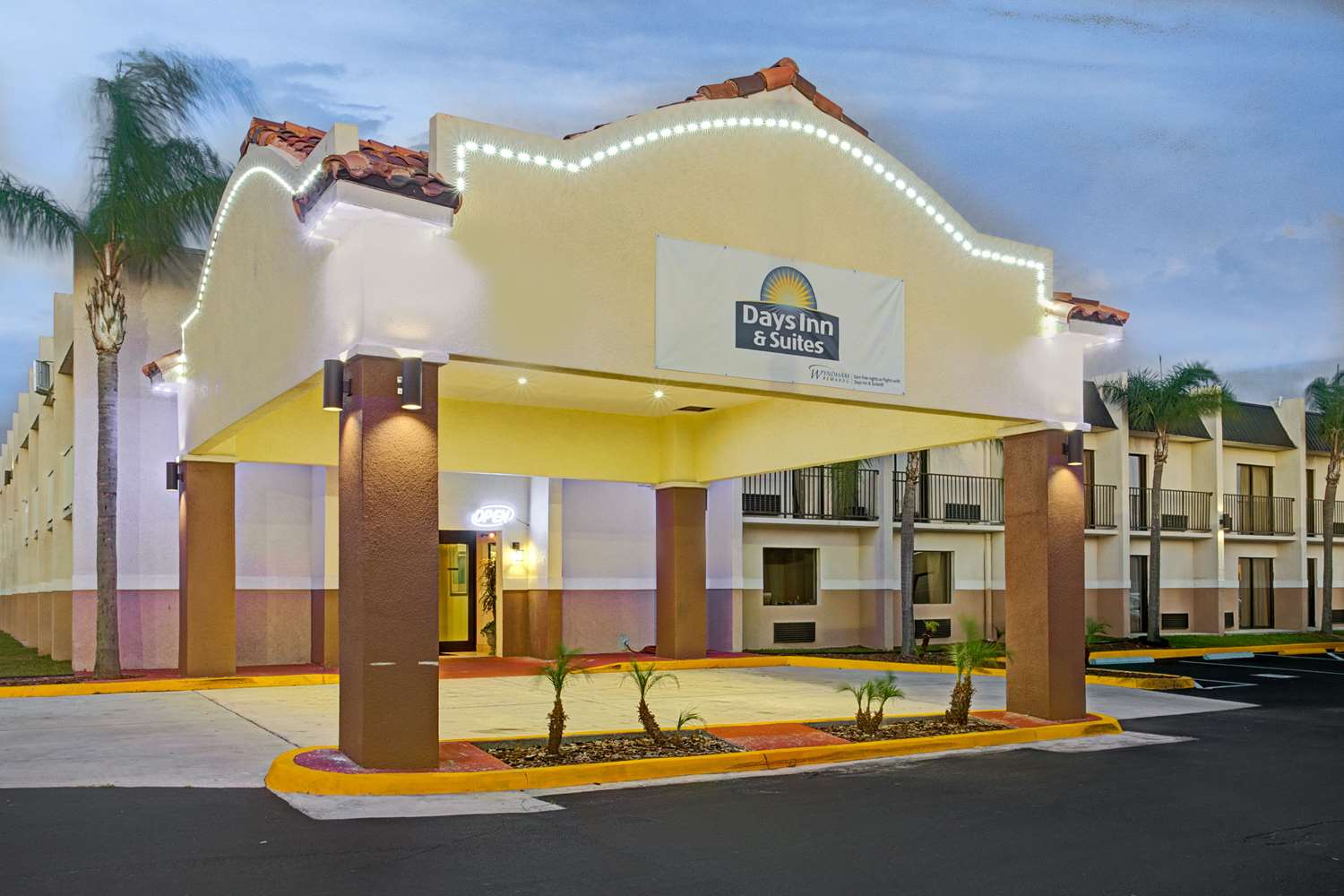 Days Inn & Suites by Wyndham Tampa near Ybor City 1/11