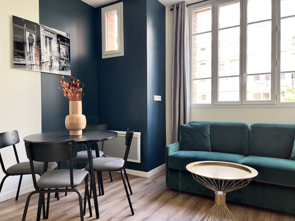 Short Stay Group Eiffel Village Serviced Apartments 30/50