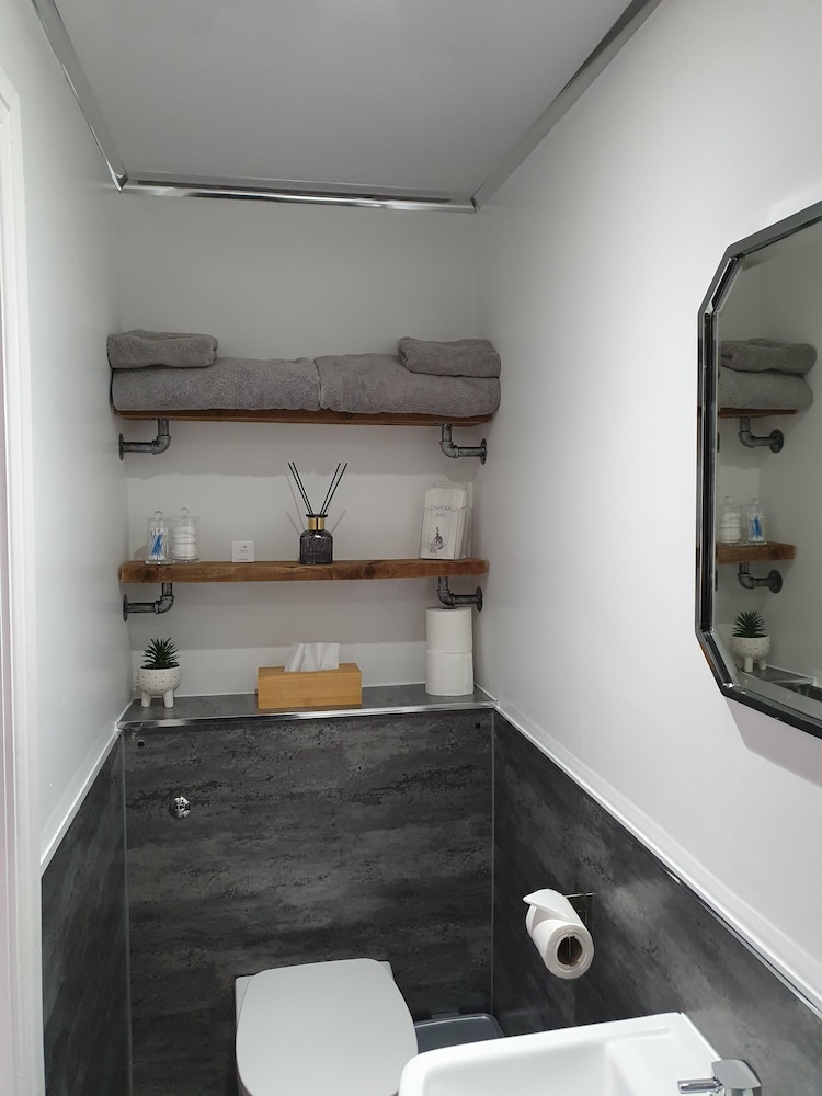 Number 80 Bed Then Breakfast 16/65