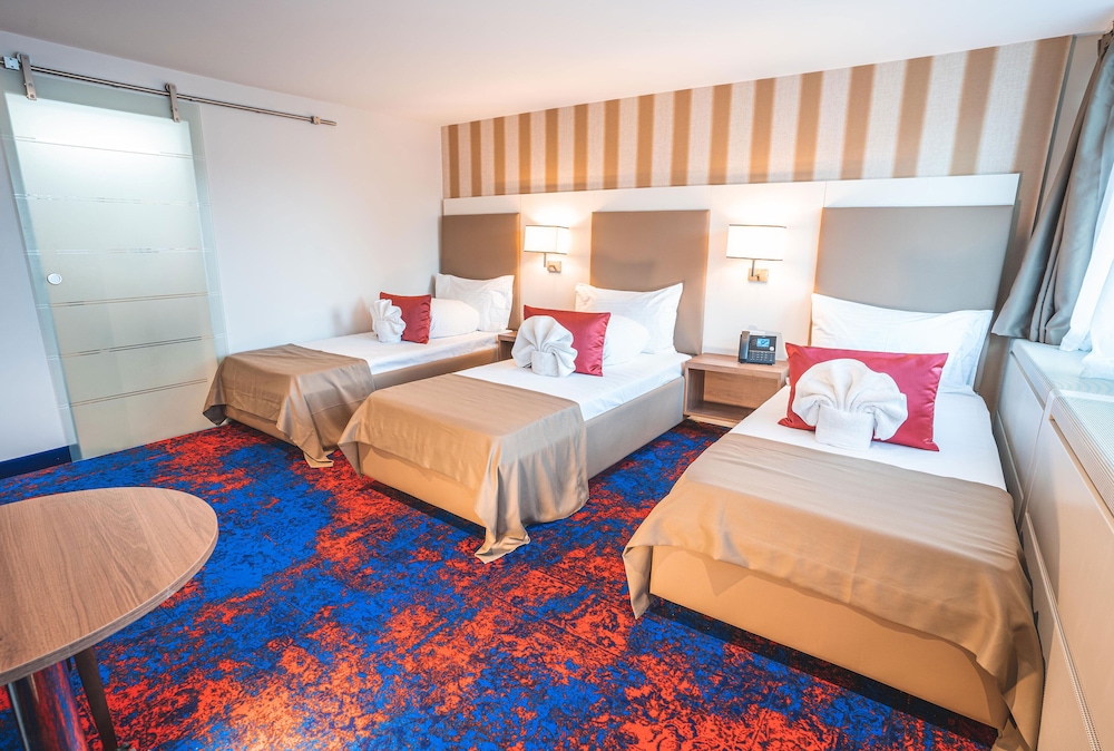 My Home Hotel 28/65
