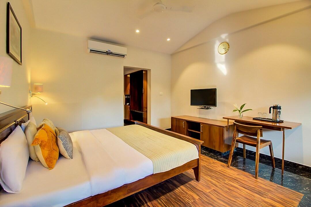 BHARAT HOTEL 25/47
