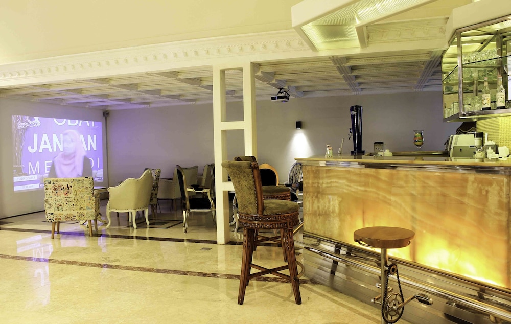 Amos Cozy Hotel 64/66