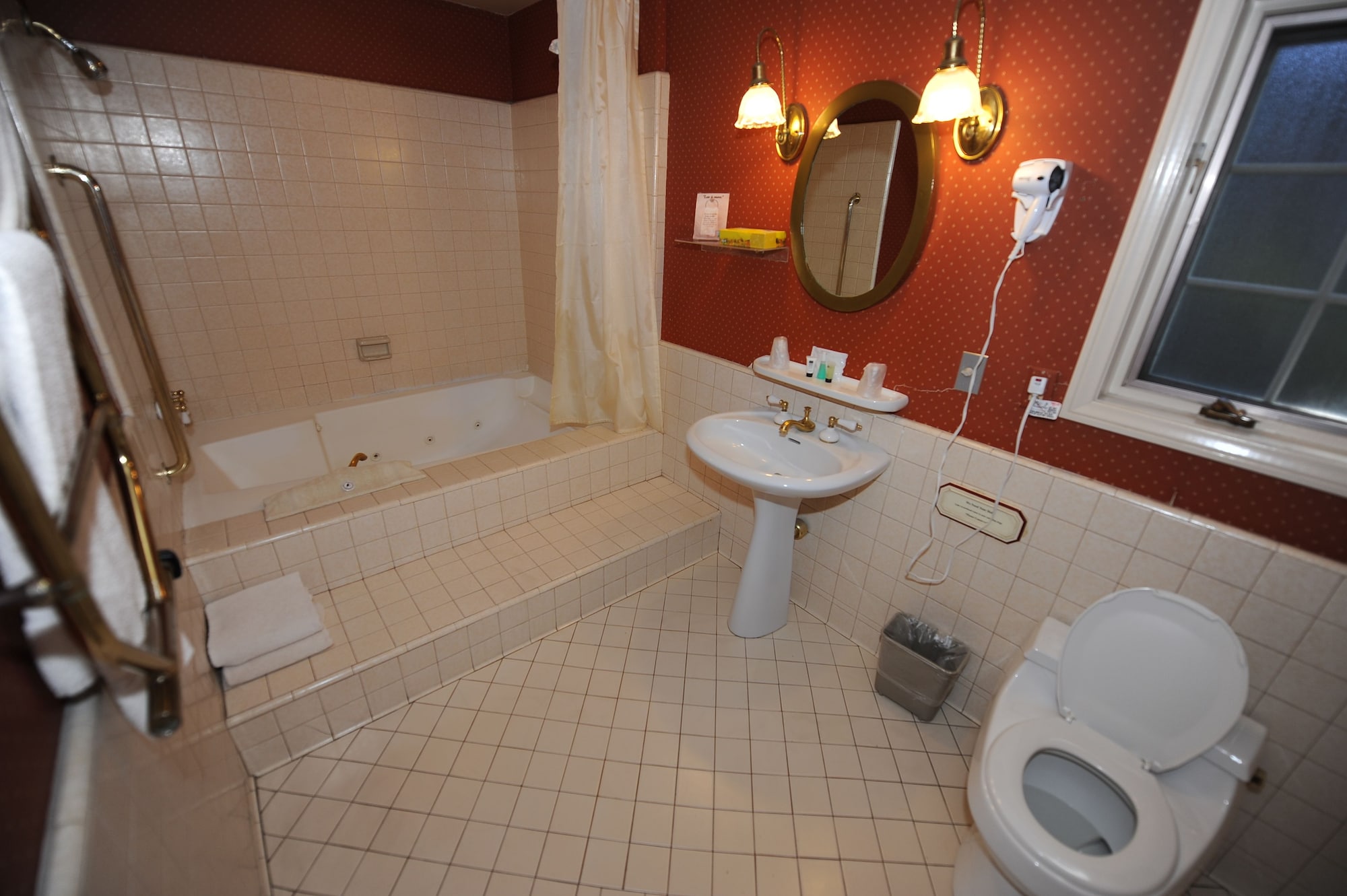 Suite, King Bed, Sofa, Accessible