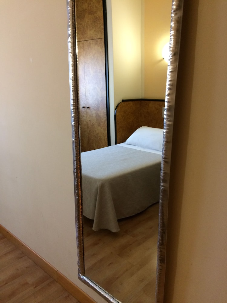 Cristina Hotel 27/40