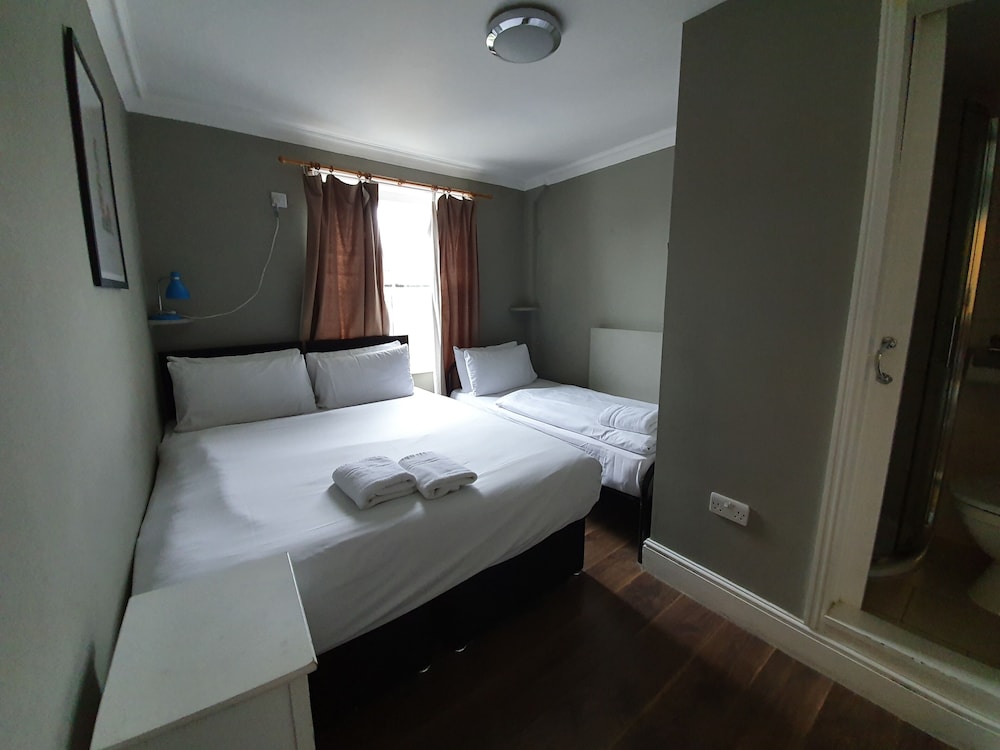 Ebury House Hotel 43/50
