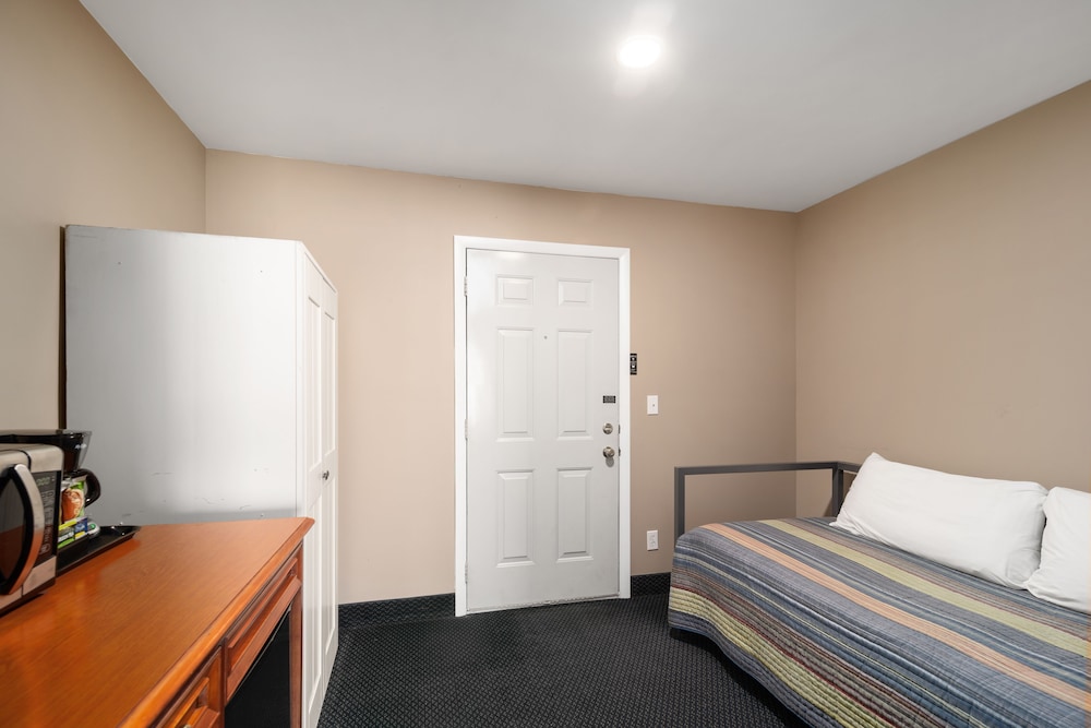 Clearwater Lakeshore Motel 15/44